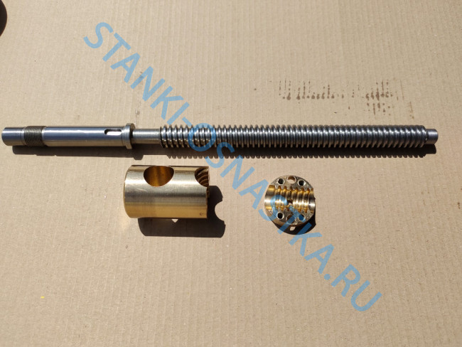 Винт с гайкой суппорта 16К40