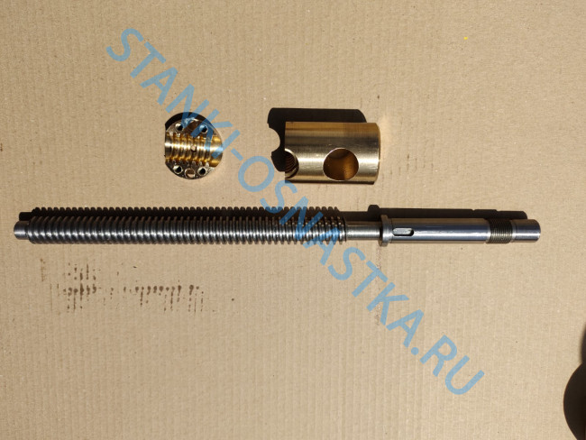 Винт с гайкой суппорта 16К40