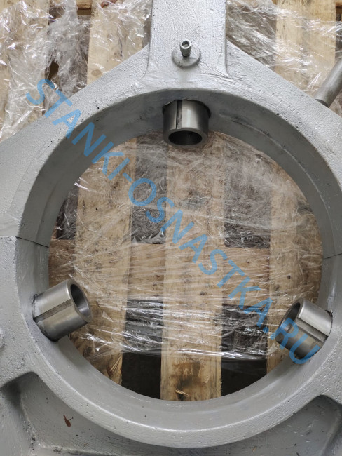 Люнет неподвижный роликовый 1М63 (ф20-410мм) чугунный Люнет неподвижный роликовый 1М63 (ф20-410мм) чугунный